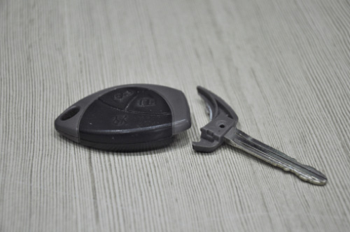 broken car key, snapped car key